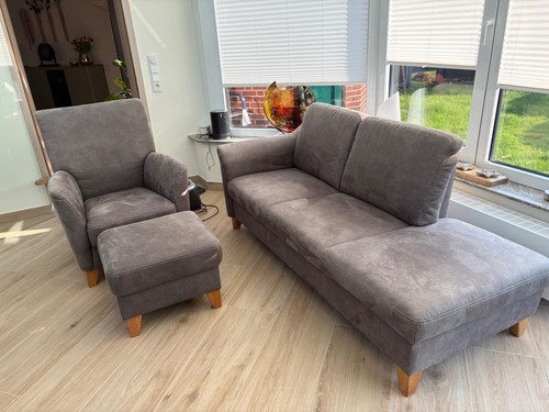 Sofa und sessel mit - mit, hocker