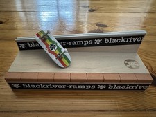 Berlinwood Pro Complete Fingerboard Rasta Rally mit Blackriver Rampe