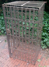 Weinschrank aus Eisen. Historisch. Genietet. Für 100 Flaschen !!!!!!