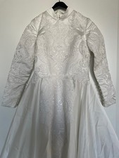 weißes Brautkleid