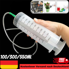 Große Spritze mit Schlauch