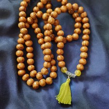 Holzperlen Kette / Mala mit Anhänger gelbe Quaste