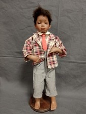 Annabel Collection  Künstlerpuppe Junge Sam  Porzellanpuppe mit Ständer Nr 040