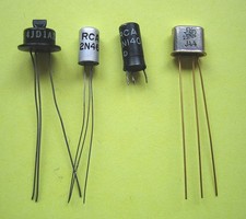 * * NOSTALGIE  4 nagelneue  US-Transistoren   * *