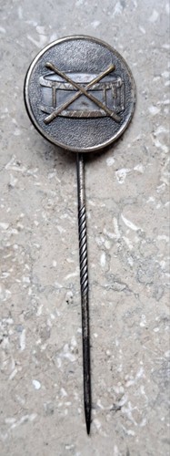 Alte anstecknadel mit trommel - alte,