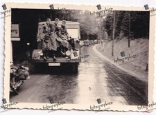 org. Foto 2. Weltkrieg Deutschland Soldaten Kfz Lkw Ortsschild