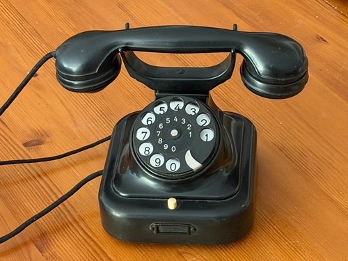 Antikes wählscheiben telefon - antikes,
