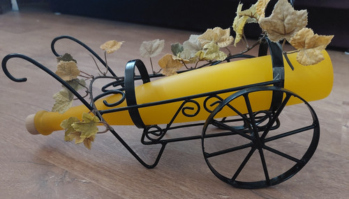 Kleiner wagen mit weinflasche - mit,