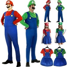 Super Mario Luigi Cosplay