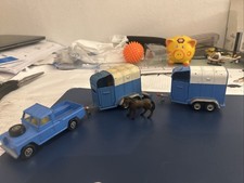 alter Corgi Toys Land Rover 109 WB + 2 Pferdehänger + 1 Pferd 1:43 made in GB