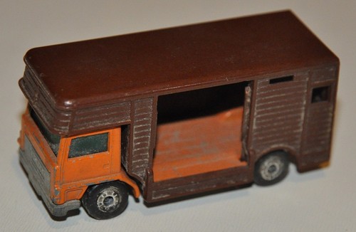 Matchbox 1977 horse box - horse,