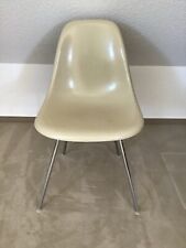 Charles Eames Sidechair beige