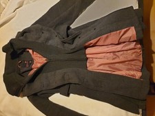 SOQUESTO Mantel Größe M