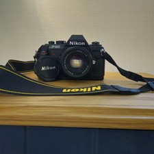 Nikon F-301 mit Nikon Lens Series E 50mm 1:1.8, Anleitung und Gurt