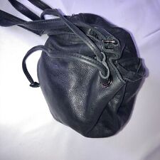 Marke: FEYNSINN Beuteltasche Farbe: Schwarz Material:  Leder Damen Bucket Bag