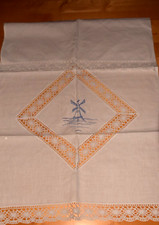 Altes Überhandtuch Vorhang Ziertuch mit Klöppelspitze Stickerei Windmühle (9553)