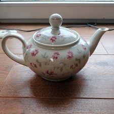 Hübsche alte Teekanne Blumen