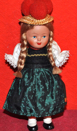 Alte kleine celluloid trachten - kleine,