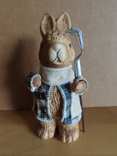 Figur hase steht mit jacke - figur,