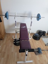 Hantelbank mit Gewichten