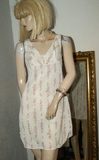 So süßes Nylon Unterkleid