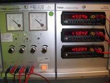 Hera Laborsystem, Einschub 3 fach Netzteil, 2x 0-30 Volt, 1x 5V fest