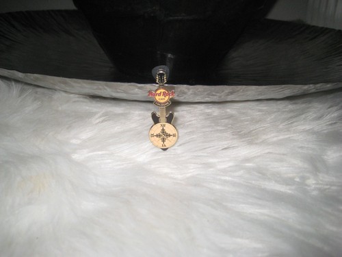 Hard rock cafe pin - rock,