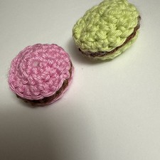 2 gehäkelte MACARONS