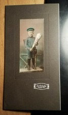 kleiner Junge Schüler bei Einschulung Schultüte Mütze koloriert KAB Calbe a. S.