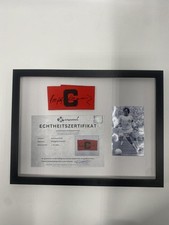 Kapitänsbinde Wolfgang Overath signiert im Rahmen 1. FC Köln Autogramm 