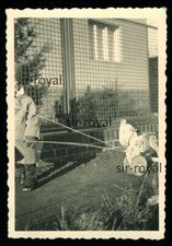 Kind mit Nachziehtier Pferd -