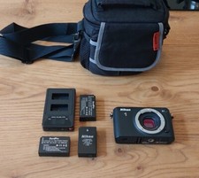 Nikon 1 S1 Systemkamera, 3 Akkus+Tasche, Top