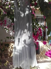 KLEID, ital., Gr. 38, hellgrau, schlicht,OW: 86 cm / L:  90/100 cm       