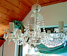 8 flammiger Kristalllüster