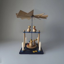 HABA Engel Holz Weihnachtspyramide Weihnachtsdeko für Kinder 