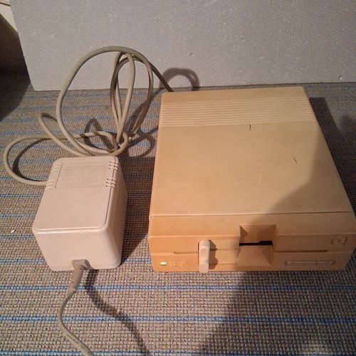 Commodore c64 floppy - 64,