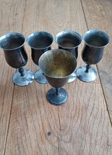 Versilberte Becher Krüge