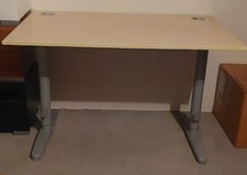 Schreibtisch 120 X 80 cm, höhenverstellbar.  Hochwertige Qualität. Farbe : AHORN