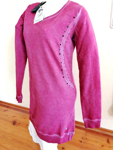 One green elephant sweater - "one,