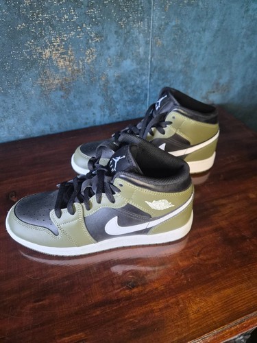 Nike air jordan mid - 1,