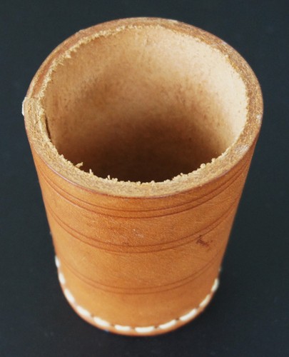 Würfelbecher knobelbecher aus - knobelbecher,