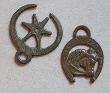 2 Stück alte Beschläge für Sattel oder Pferdegeschirr