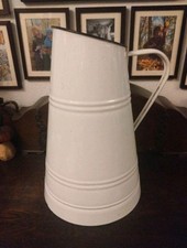 alte große emaillierte Kanne