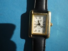 Schicke Damen Armbanduhr mit