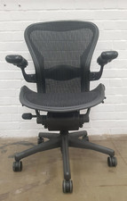 Herman Miller Aeron Bürostuhl Größe B Graphit Armlehnen Netz - VOLL BELADEN