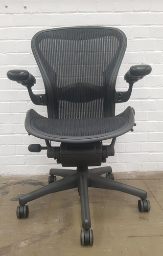 Voll beladener aeron stuhl - beladener,
