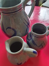 Weinkrüge, Becher, Steingut