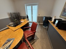 Büromöbel, sehr hochwertig, Schreibtisch, Besucherstühle und Anrichte