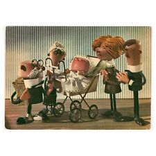 AK Puppen, Puppenfamilie mit Eltern, Großeltern und Baby im Kinderwagen (Ungarn)