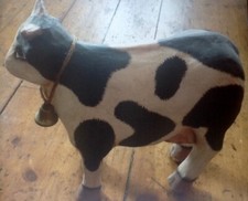 Ältere Kuh aus Pappmaché Top